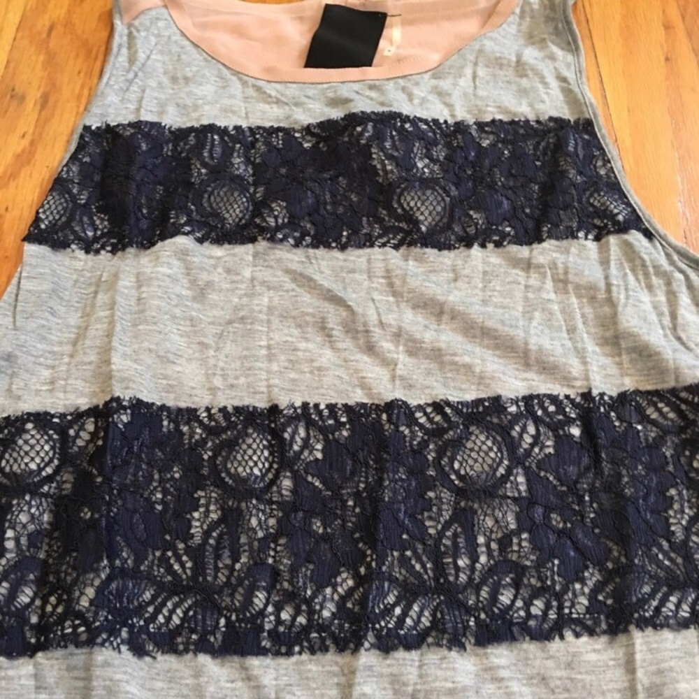 Lacy top - Picture 3 of 4